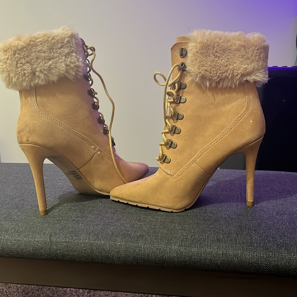 Heeled boot - Picture 3 of 3